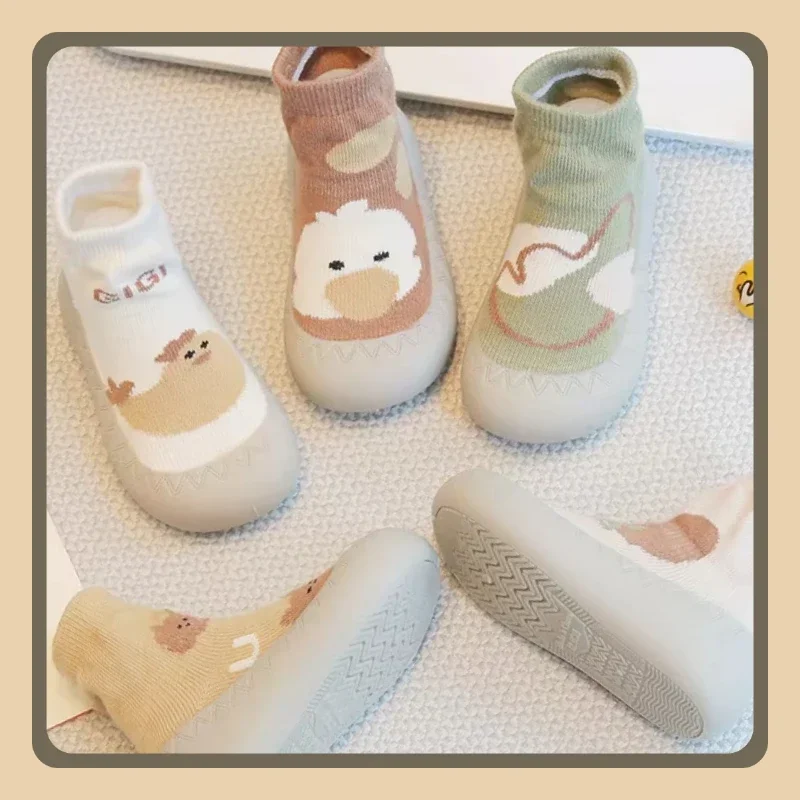 أحذية وجوارب للأطفال مضادة للرائحة للأرضيات للأولاد والبنات أحذية مشي للأطفال نعل ناعم جوارب قابلة للتنفس للاستخدام الداخلي والخارجي