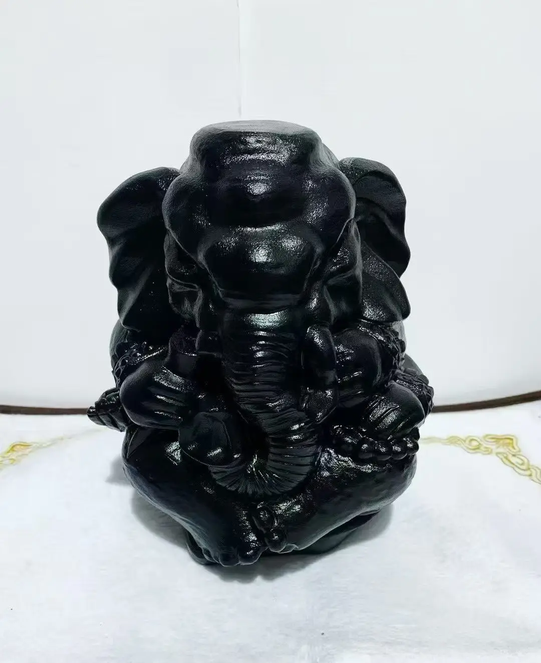 Natural Obsidian Crystal Hand-Carved Into The Image Of An Angel. It Has The Power Of Healing Energy. It Can Be Used As a Decorat