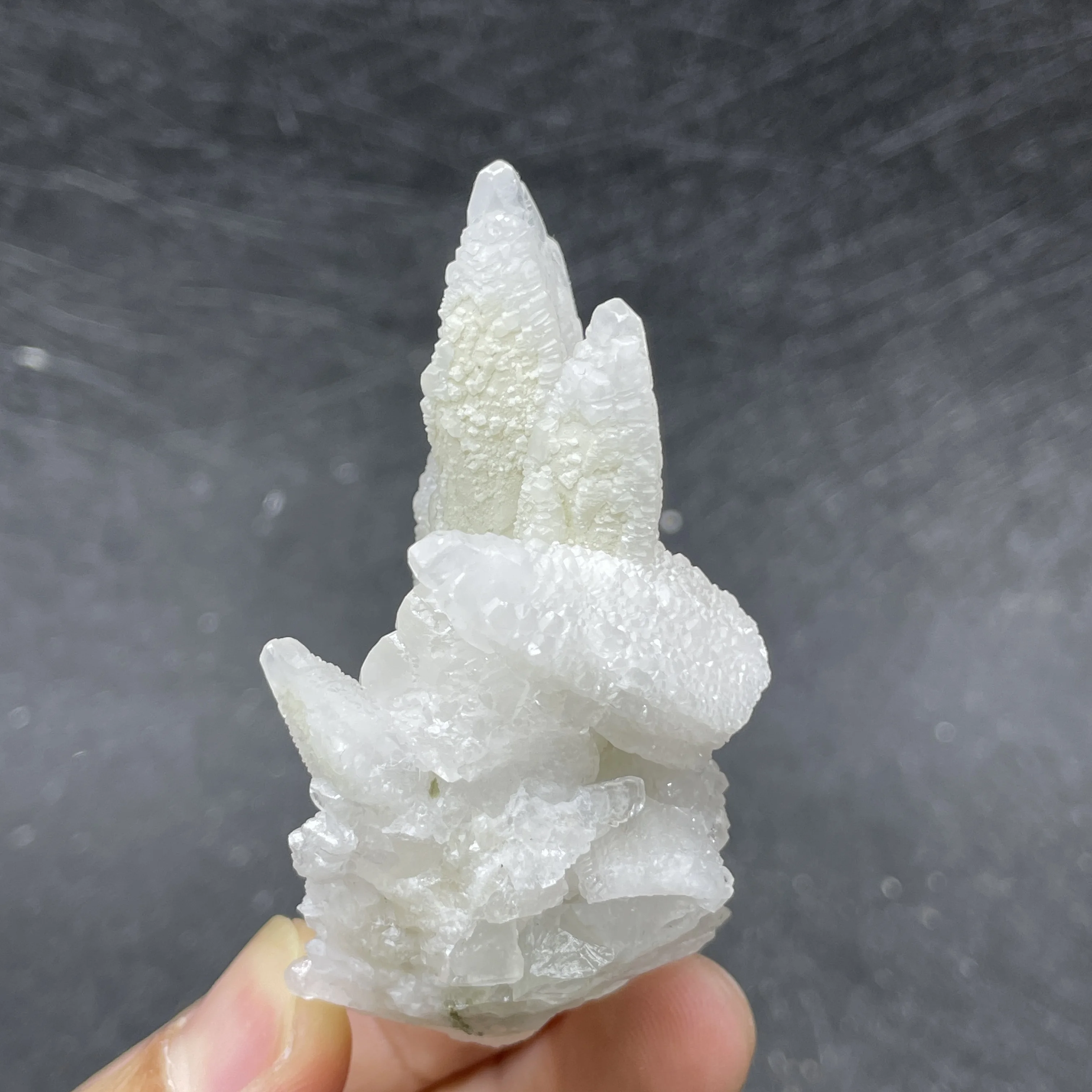 Natural Stone Feather Calcite Crystal Cluster Fluorescence Effect Mineral Raw Quartz Rock Specimen Decoration Rough Healing