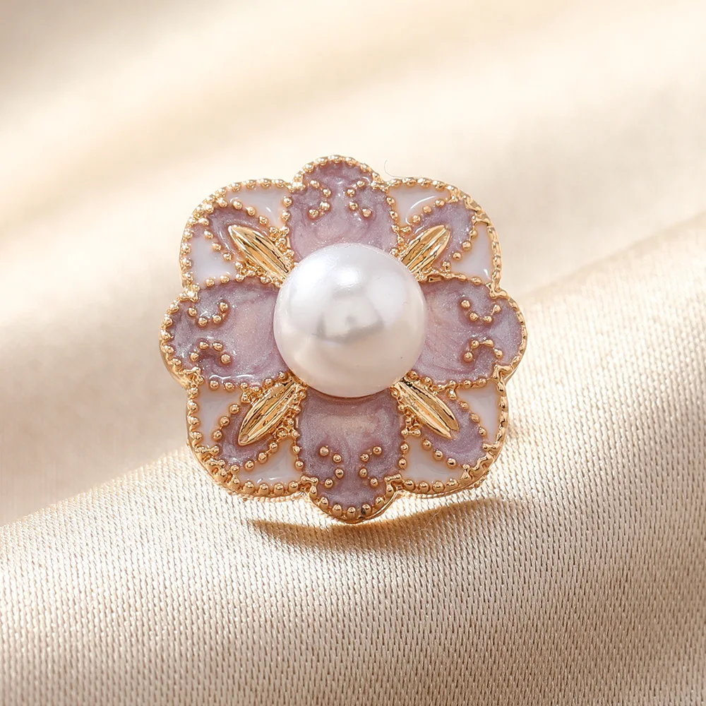 Vintage Women Men Elegant Enamel Pearl Cross Brooches Lapel Pins Unisex Classic Fashion Palace Style Exqusite Badges Accessories