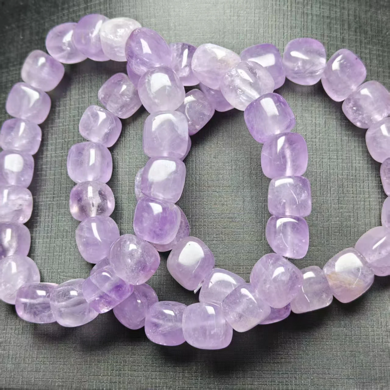 Xingyu Natürlicher A+ Lavendel-Amethyst-Mondquarz, Mysteriöser Edelstein, Unregelmäßiger Würfel, Glatte Lose Armbandperlen, Schmuckgeschenk – Detail 6