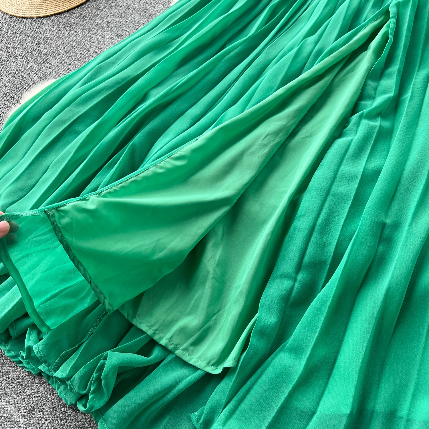 裸の肩とジッパー付きのセクシーな非対称プリーツドレス,ノースリーブ,グリーンのmediドレス,カットアウト,qd612