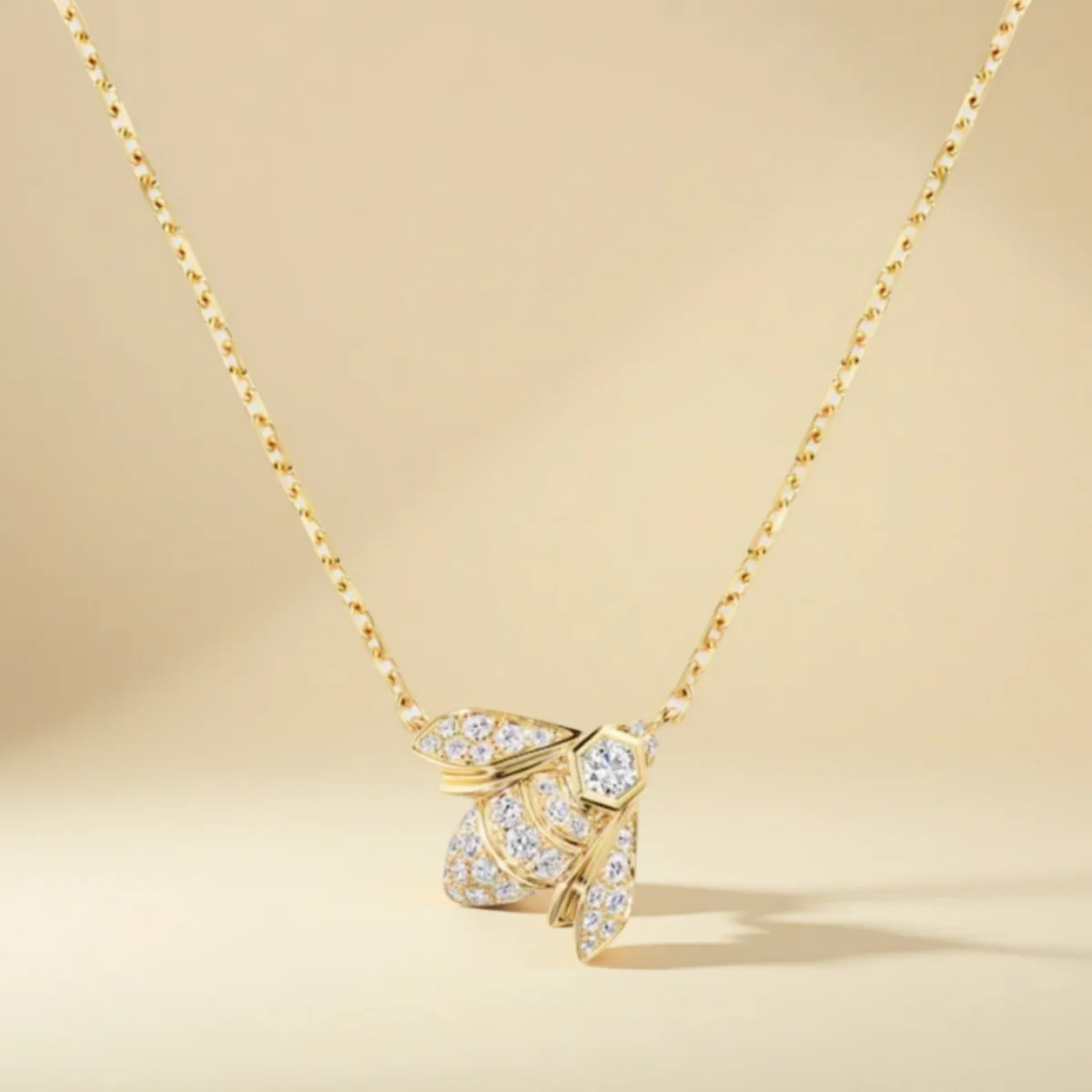 

Подвеска Bee Hidden Star Mang с золотым бриллиантом в виде пчелы s925 защищает темперамент, как пчелы заваривает мед, элитный подарок на День святого Валентина