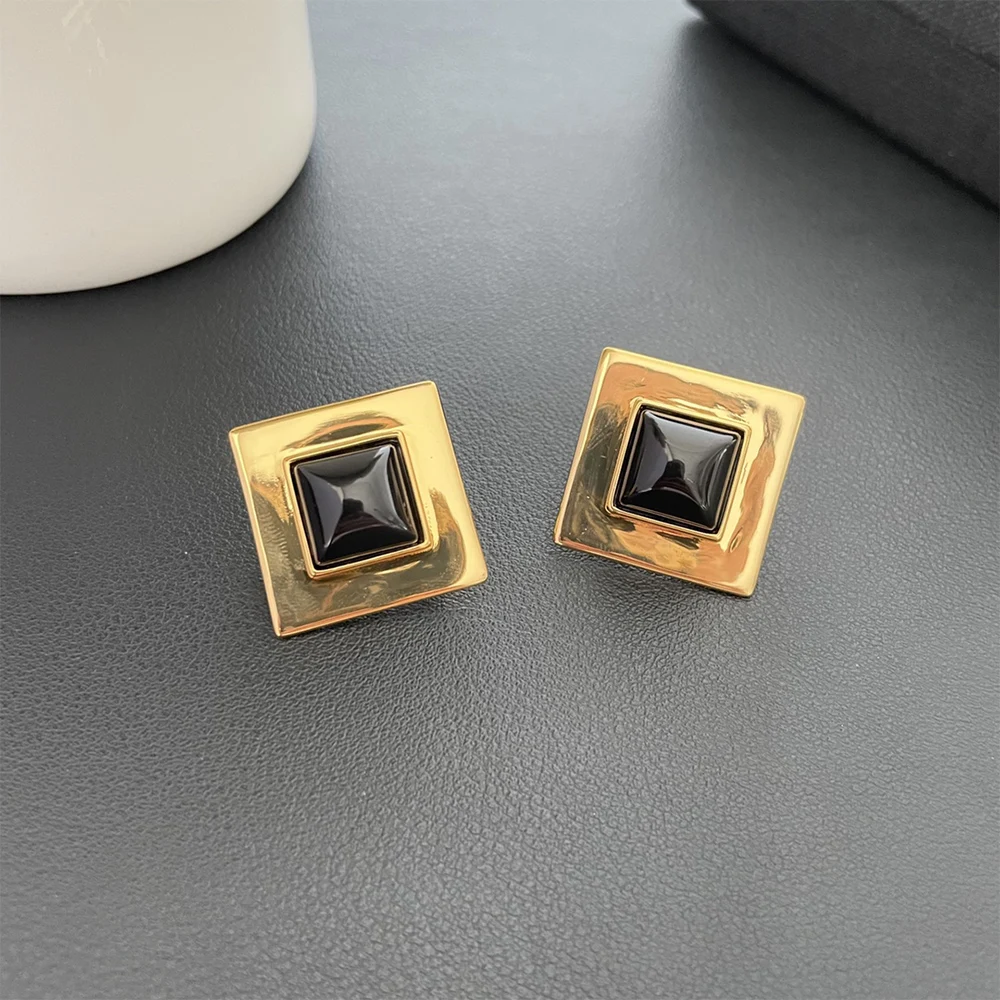 To Reines 2024 Europe Fashion Designer Black Square Resin Ear Clip Earrings Women Hight Quality Luxury Vintage Jewelry