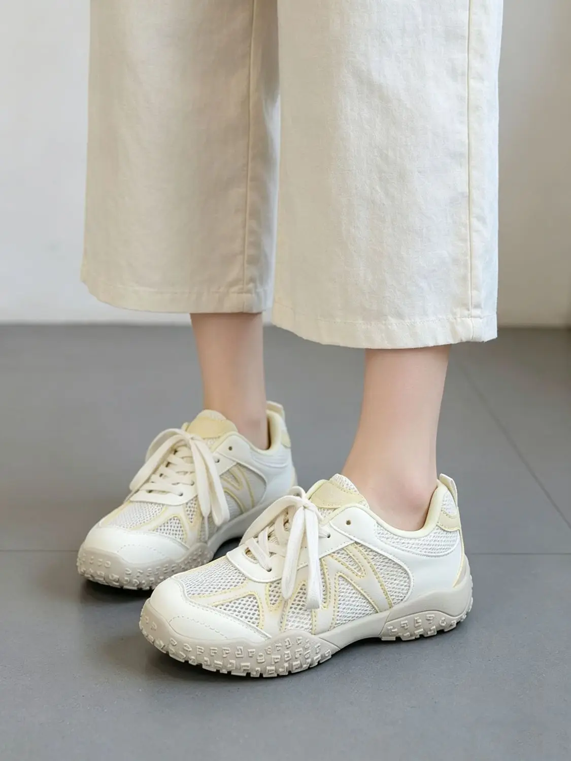 Women's Spring 2026 Hot Sale Lightweight Non-Slip Wear-Resistant Arch Support Running Sneakers Skate Shoes Stain-Resistant