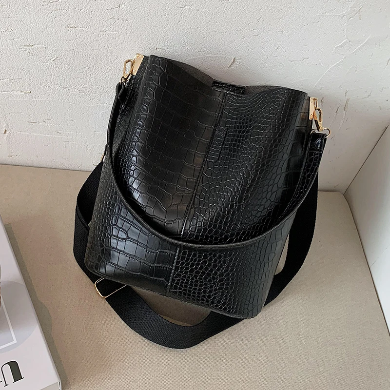 Vintage Bucket Bag 2023 Personalized Stone Pattern Buckle Large Capacity Shoulder Bag Temperament Texture Trend Crossbody Bags