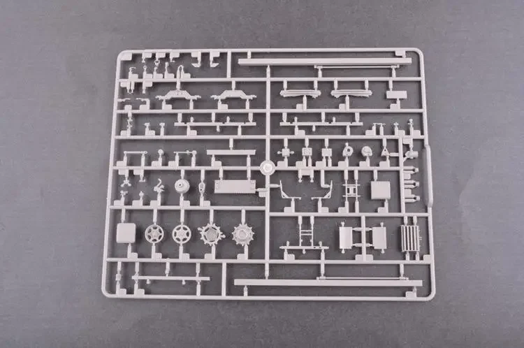 Trompetista 01048 1/35 M270/A1 Sistema de lançamento múltiplo de foguetes - Kit de modelo Noruega