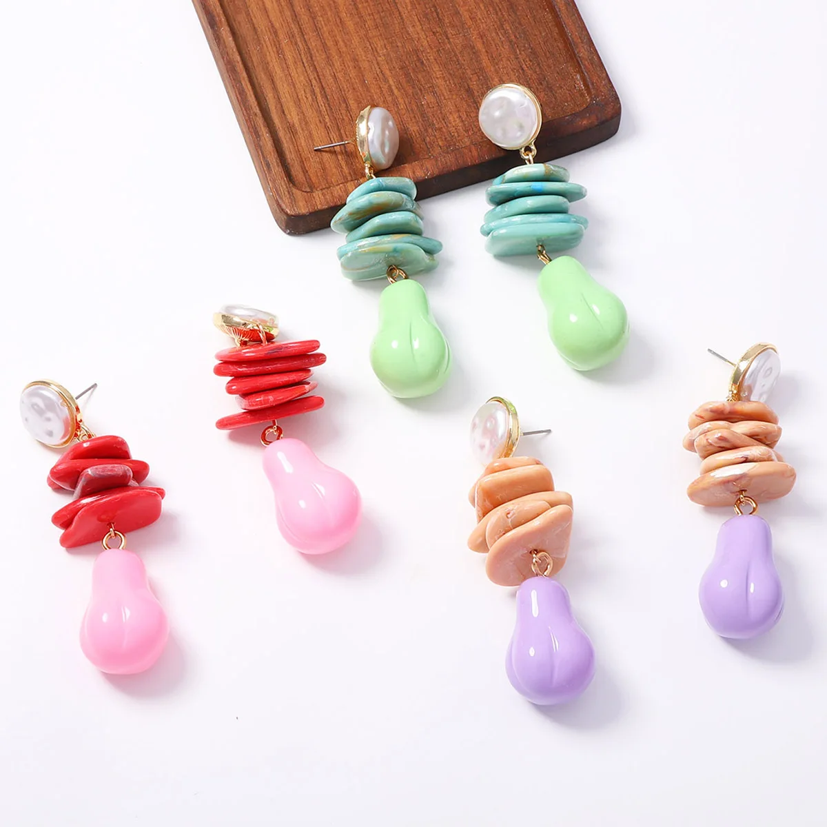 Fresh and sweet contrasting color lamination splicing pear-shaped earrings women's light luxury high-end sense niche banquet ver