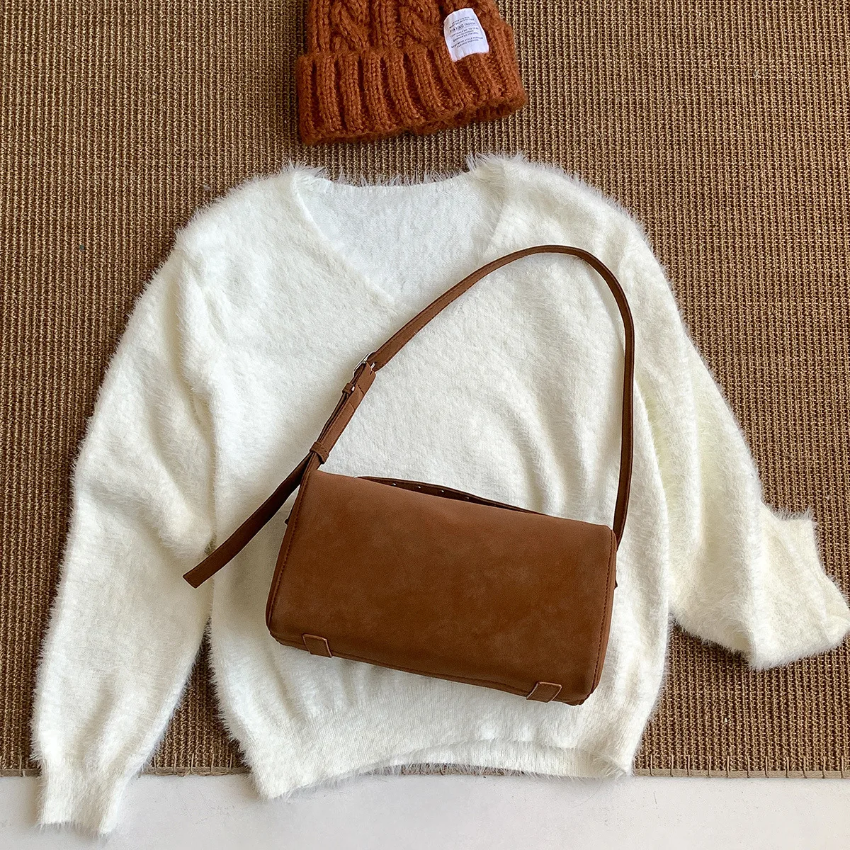 

Fashion Boston Bag Faux Suede Women's Bags Soft Light Pillow Shoulder Bag Rivet Crossbody Bags for Women Phone Flap Purses NEW