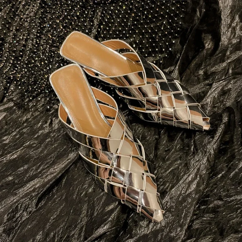 

Spring 2025 New Pointed Toe Low Heel Outdoor Slippers Simple Office Women Shoes Leather Woven Wrapped Toe Women's Muller Shoes