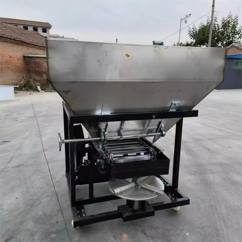 Organic fertilizer sprinkling, manure-raising surface fertilizer machine, tractor rear cattle,  pig, chicken manure sprinkling