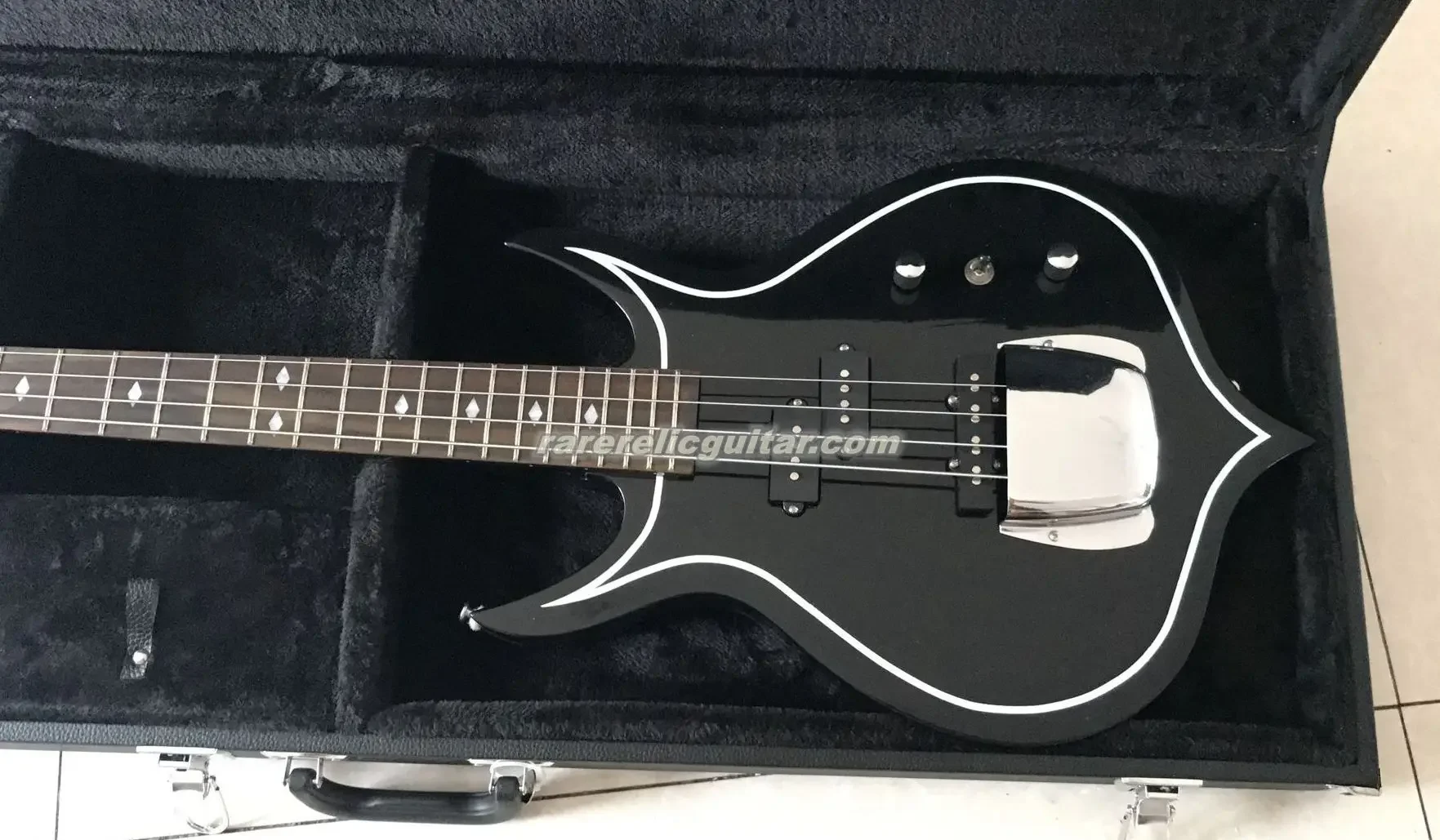 

In Stock Simmons 4 Strings Black Electric Bass Guitar Mahogany Body Rosewood Fingerboard Diamond Inlay Big Cover Bridge