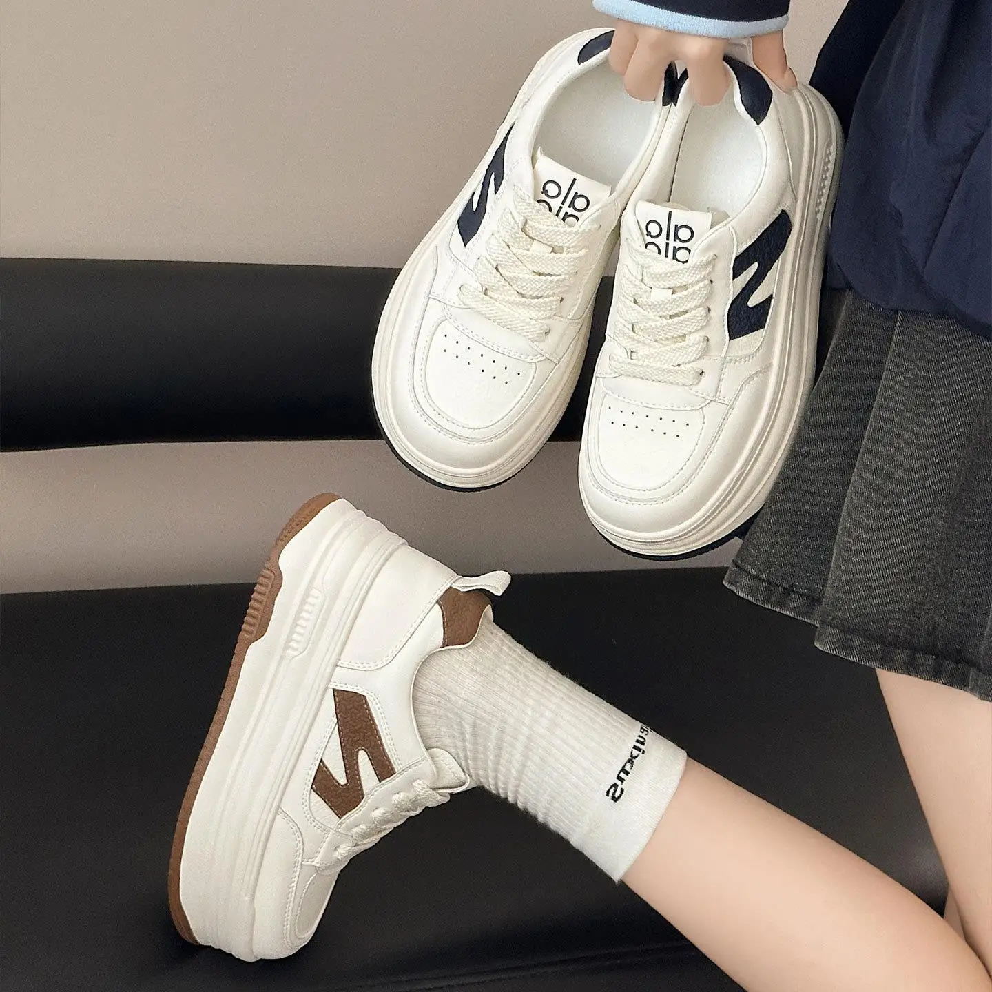 

Women's Casual Thick Bottom Leather Sneakers Breathable Lightweight Versatile Leisure Sports Flat Shoes Comfortable All-Match