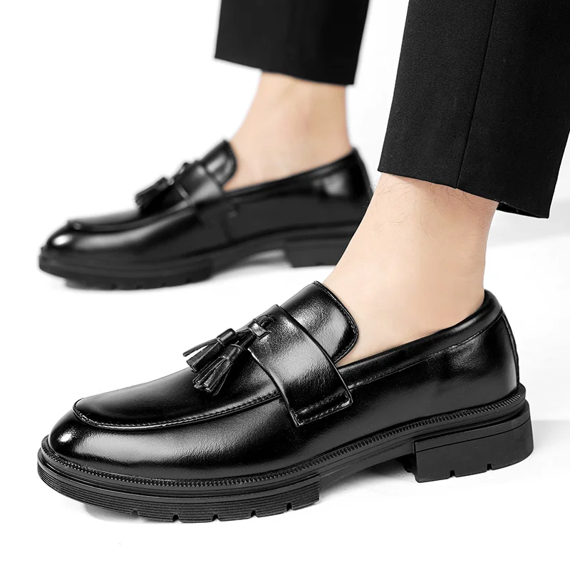 

2023 Designer Tassel Loafers Shoes for Men Brand New Business Casual Shoes Slip on Leather Shoes Thick Soled Wedding Party Shoes