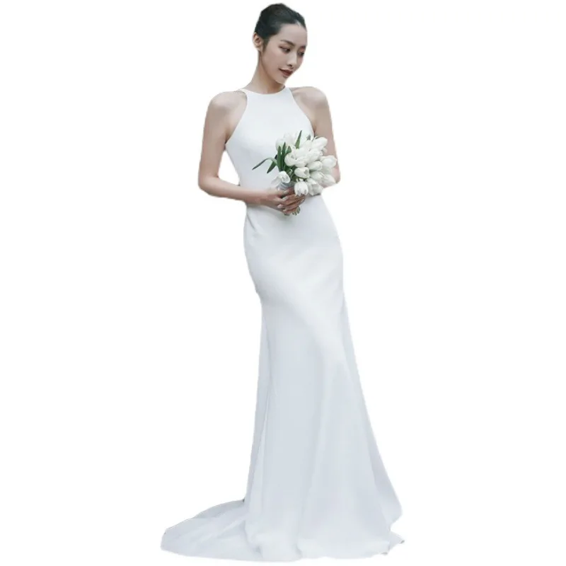 Vestido De novia De satén blanco sin mangas con cuello Halter, traje De tren pequeño, Simple y elegante, a la moda, novedad De 2023