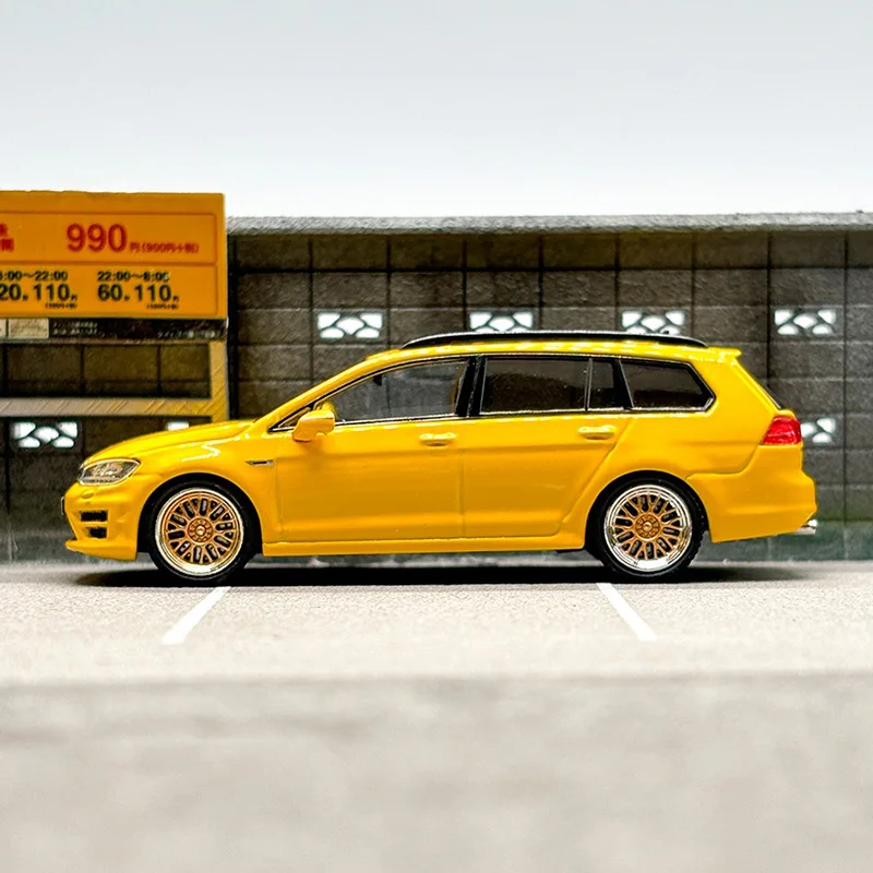 1:64 Scale Golf Mk7 Wagon Alloy Car Model Collection Ornaments