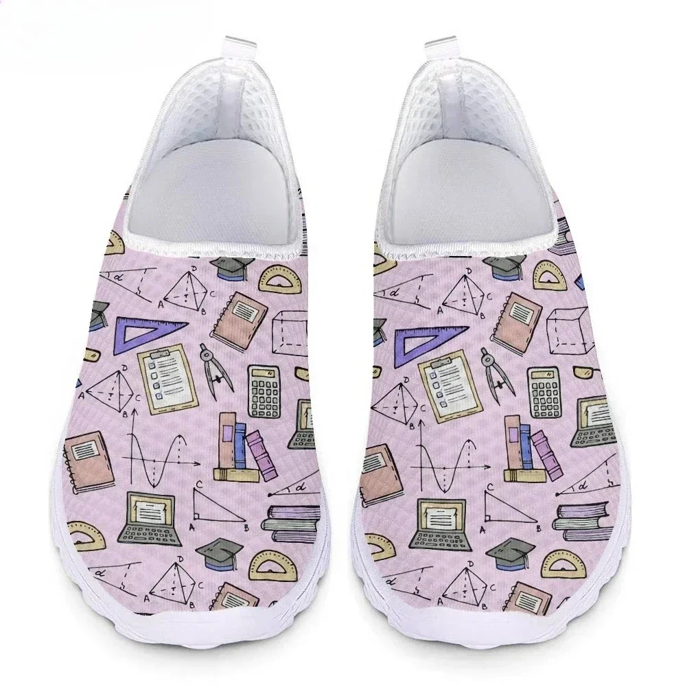 

Летние повседневные дышащие слипоны без шнурков с принтом математических формул, женские сетчатые кроссовки, легкие лоферы