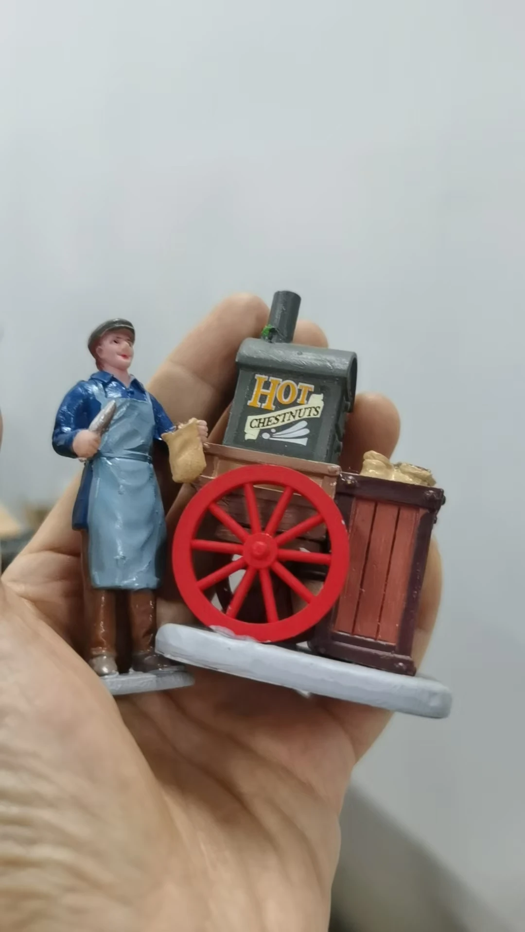 Resin figure mental psychological sand table game box court therapy man and  chestnuts  stall