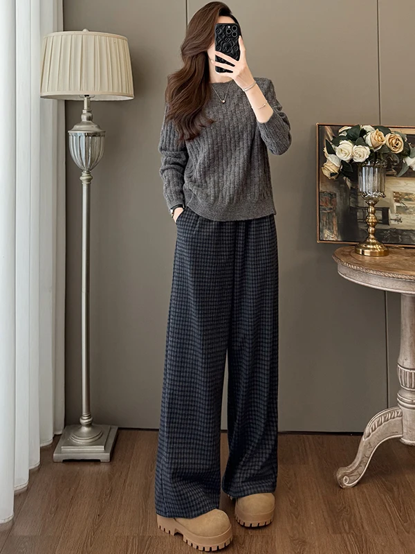 

Gray Knitted Sweater And Plaid Wide Leg Pants Women's Fashionable Two-Piece Set Winter 2026 Korean Style Casual Sportswear
