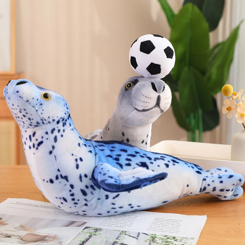 Like Real Seal Doll Plüschtier, gefülltes graublaues Wassertier mit Fußball auf dem Kopf, süßes Plüschtier, Geburtstagsgeschenk