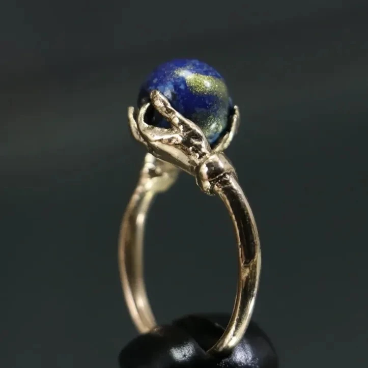 

The Earth Color Matching Imitation Lapis Lazuli Stone Ring Invisible Inlaid Retro Exquisite Ring Unique Design Two Handed Ring