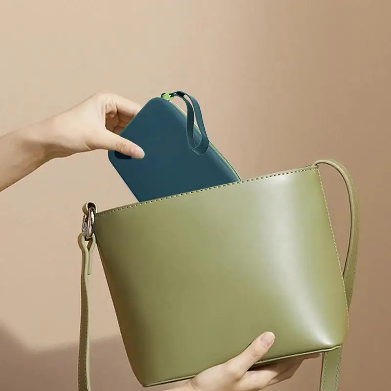 

Новая портативная силиконовая многоразовая сумка для хранения, удобная для переноски, для хранения косметики, канцелярских принадлежностей и электроники.