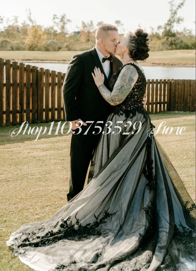 Gothic Black v Neck Wedding Dress Vintage Embroidered Victorian A-Line Sleeveless Long Cathedral Train Custom فساتين سهرة