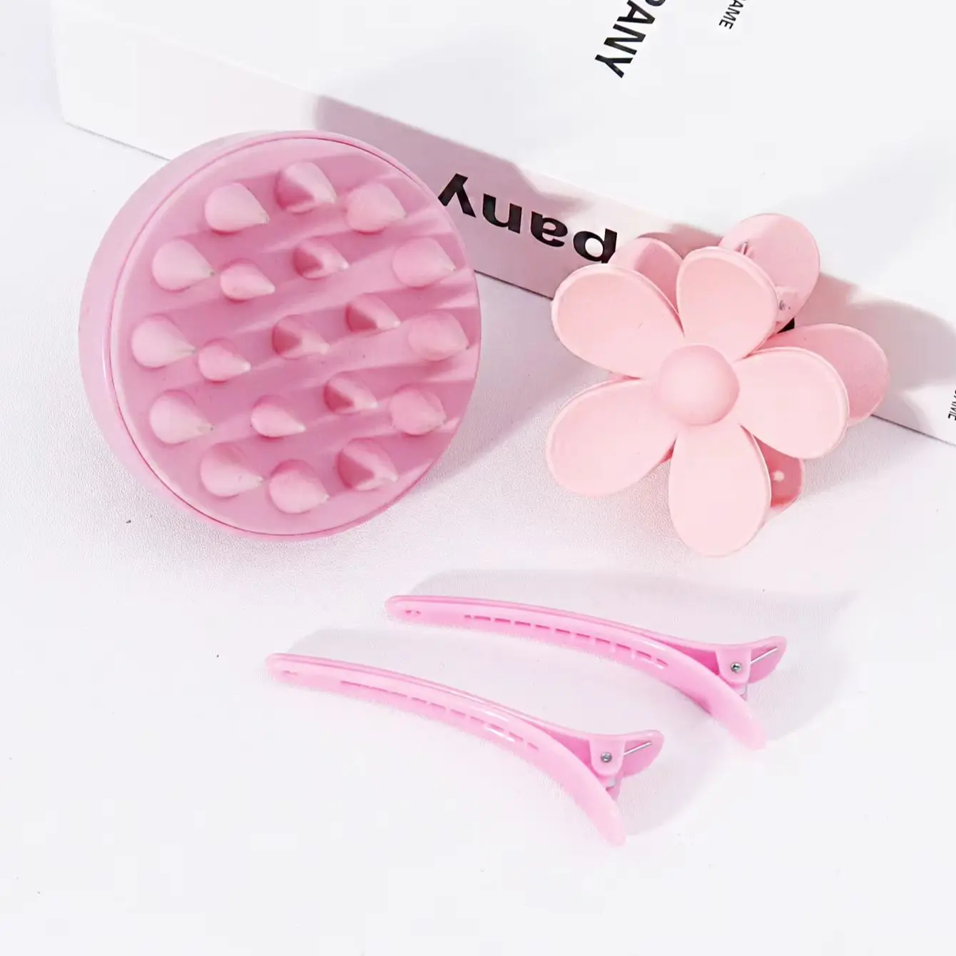 

4pcs daily hair care set, including silicone shampoo brush, frosted flower clip and hair clip Special for real hair wigs
