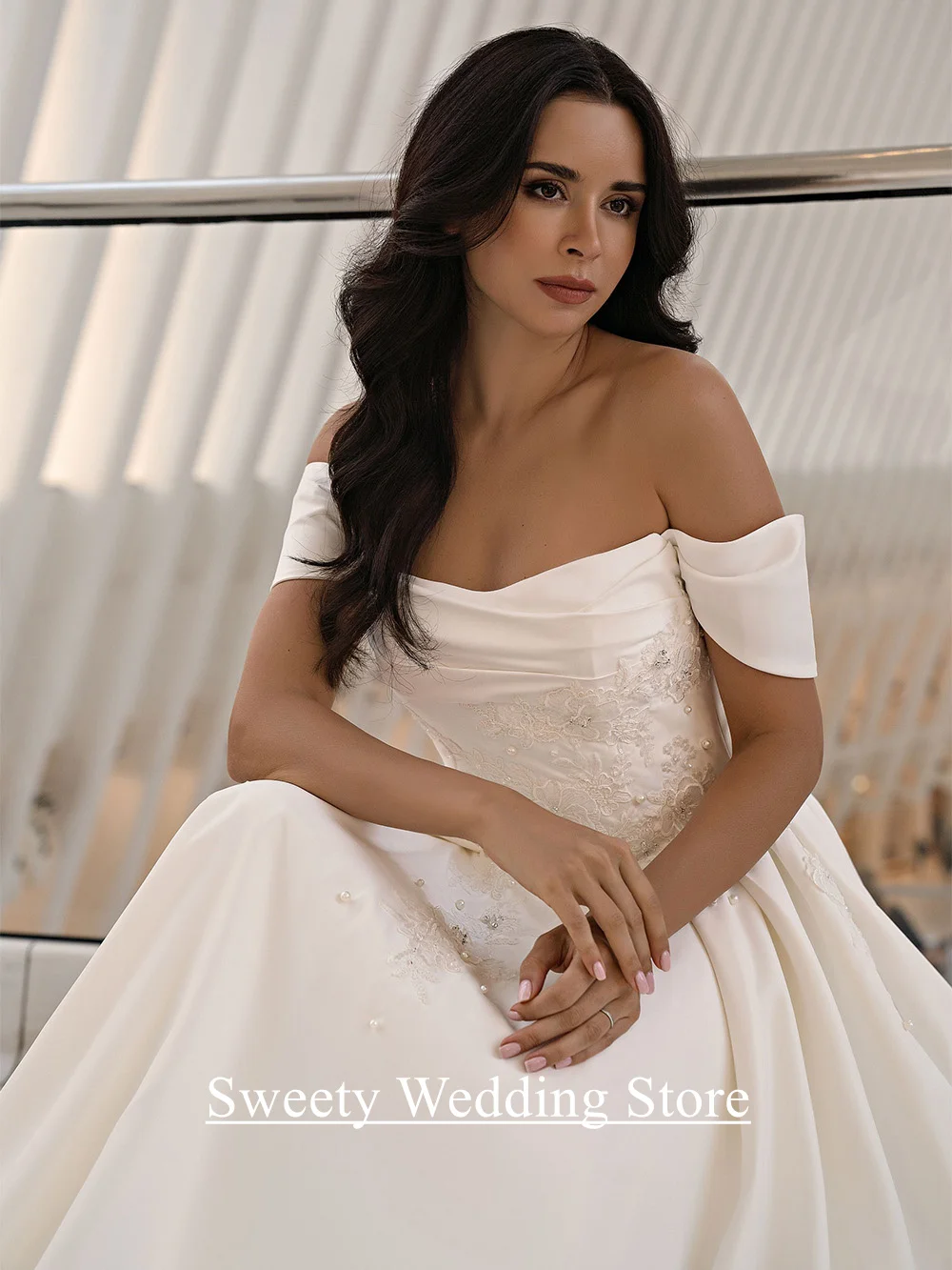 Modern Off Shoulder Wedding Dress Customized Boat Neck Beading Applique Court Train A Line Vestido De Noiva Bridal Gown