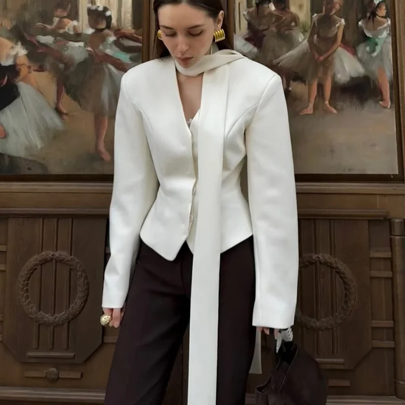 

Шикарный белый пиджак с шарфом и воротником для женщин, модное однобортное короткое пальто с длинными рукавами, осень 2024, женская уличная одежда для поездок на работу