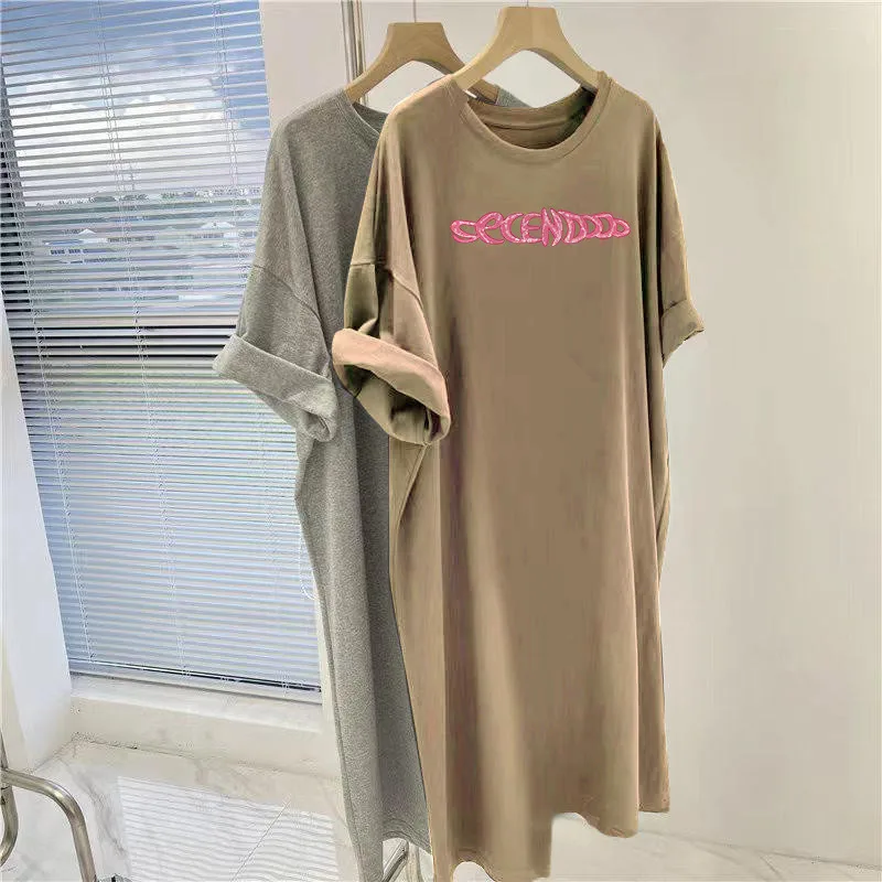 

Свободное платье большого размера для женщин, новинка 2025 года, простое повседневное универсальное платье с короткими рукавами и принтом