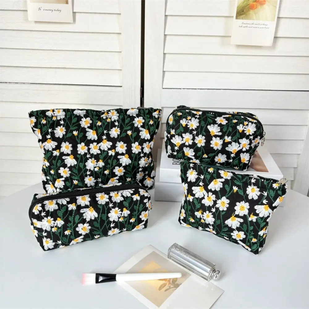 Korean Style Daisy Makeup Bag Large Capacity Dustproof Embroidered Cosmetic Bag INS Portable Sundries Organizer Women