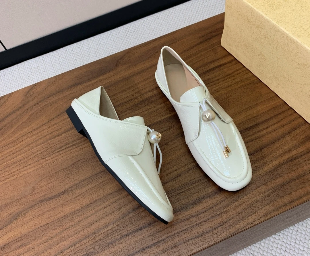 Nuove piccole scarpe in pelle stile britannico due indossano scarpe da donna dal temperamento semplice mocassini casual per persone pigre