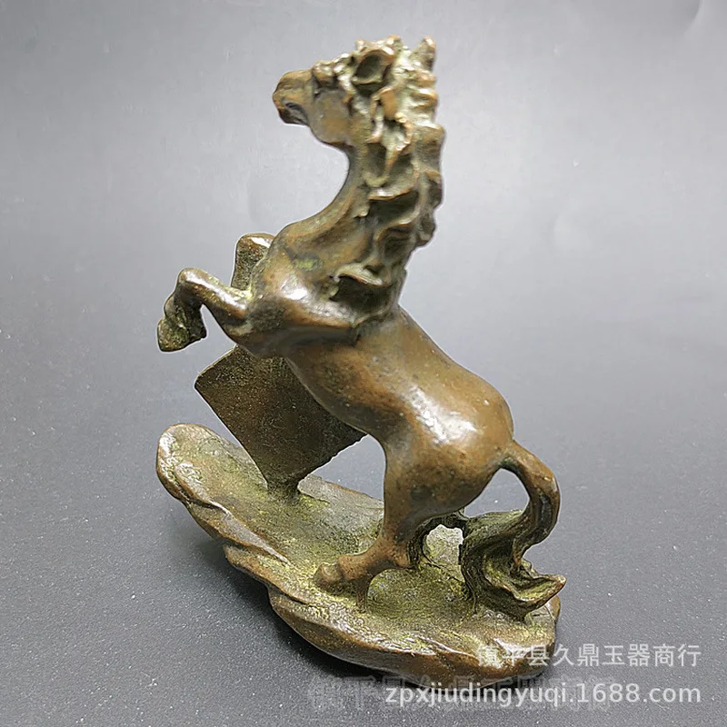 Antique miscellaneous items: small horse figurines, collectible bronze ornaments for home and office