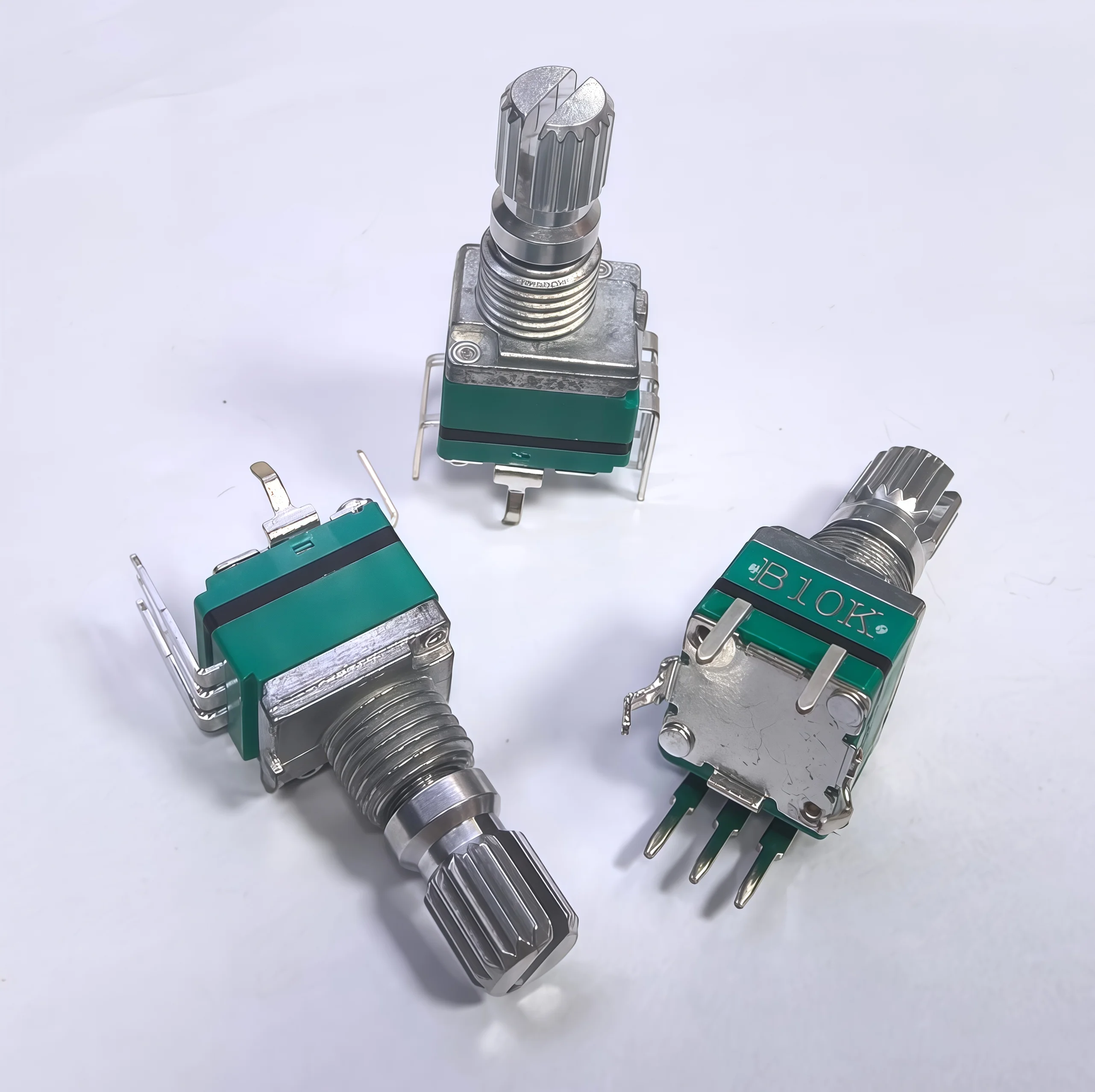 High-quality Taiwan-made RV097 volume audio car adjustable potentiometer B10K single-link 5-pin with button push switch