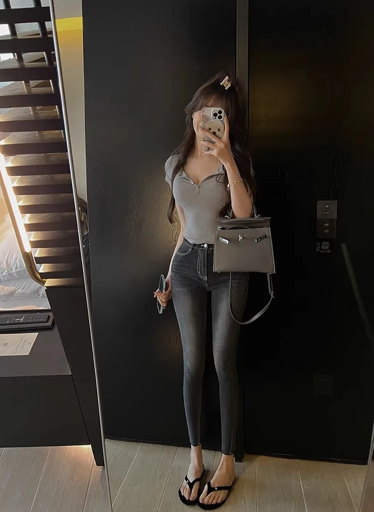 Faionable High-Waist Slim Fit Jeans with Hip Enhancing Pad And Stitched Cuff Comfortable Cotton Stretch Denim Women's Jeans