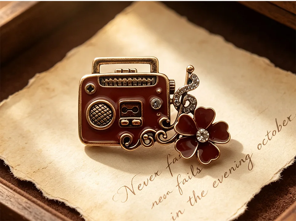 Cross border retro nostalgic artistic niche suit jacket accessories, old-fashioned three piece set with pin and brooch