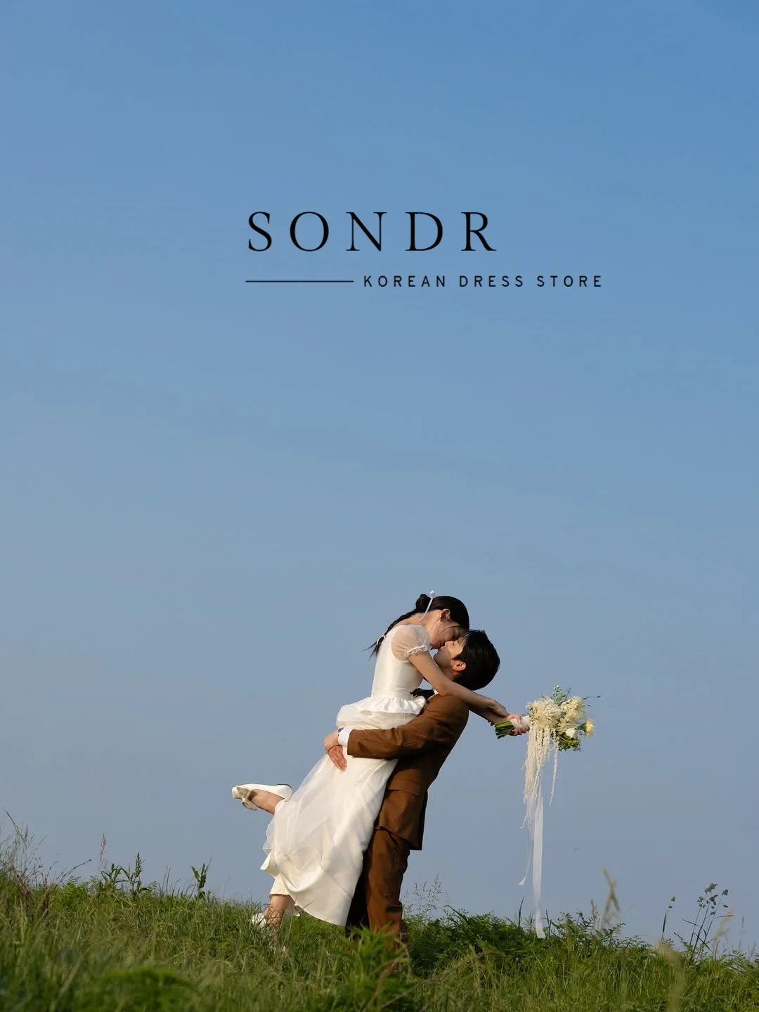 ชุดแต่งงานสไตล์เกาหลีสุดน่ารักแบบสั่งตัดพิเศษสำหรับถ่ายภาพ คอทรงยู แขนพอง ผ้าไหมซาติน ชุดราตรีงานแต่งงาน