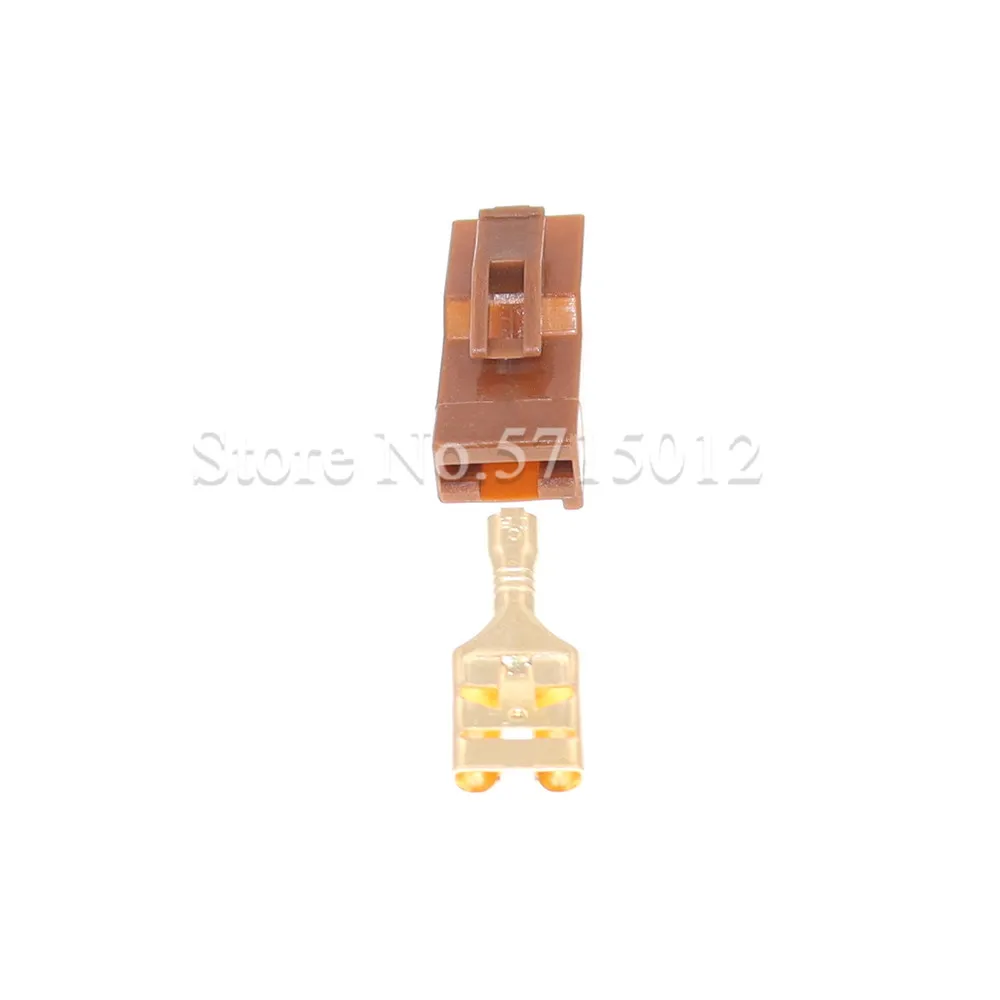 1 Hole 927415-2 357915971A 9.5 Series Car Fuse Box Wiring Harness Socket With Terminal For BYD