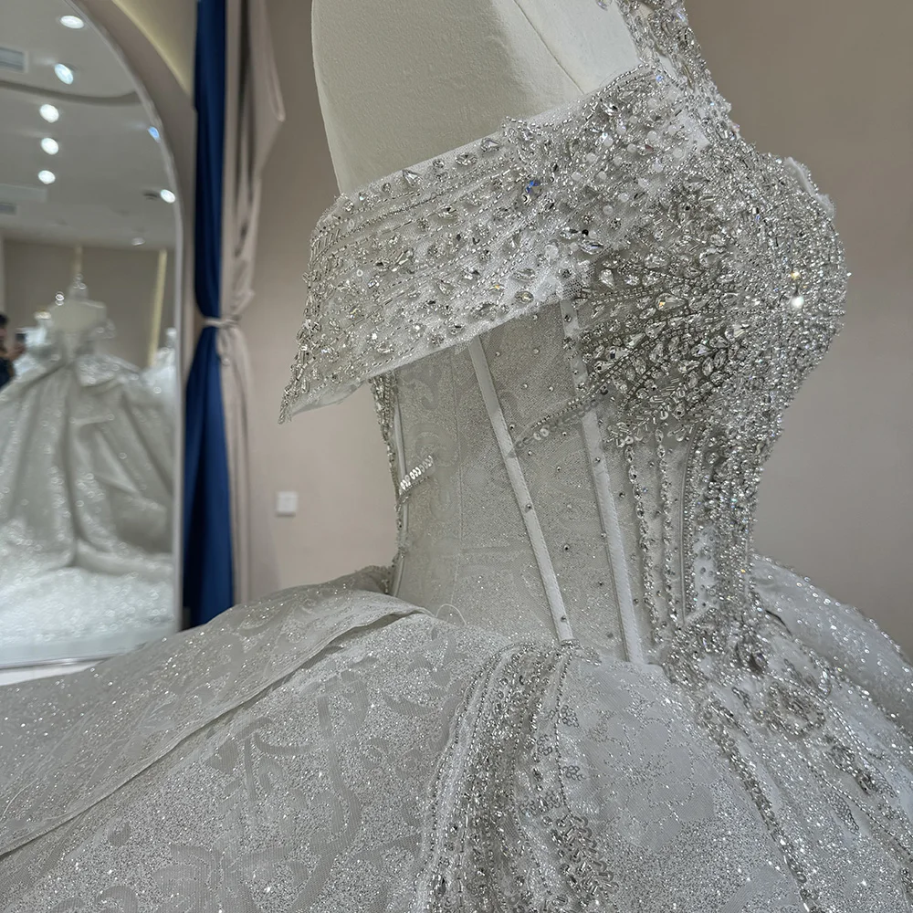 فستان زفاف أنيق لامع مطرز بالكامل مع فستان عروس الأميرة بأكمام قصيرة وكشكشة مخصصة فيستدو دي نوفيا #6