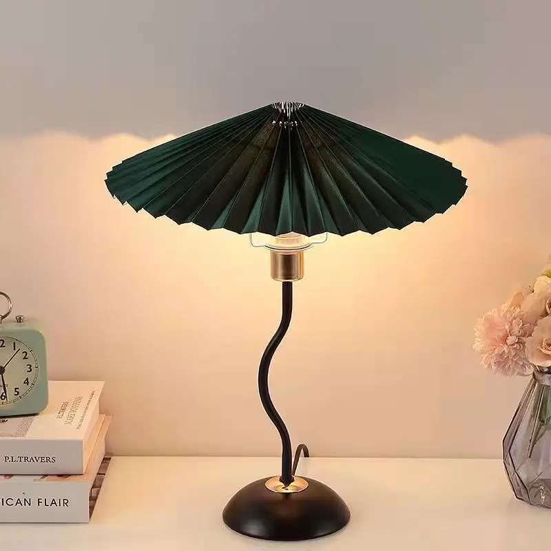 Vintage Table Light Nordic Homestay Umbrella-shaped Pleated Desk Lamp Decoration for Living Room Bedroom Atmosphere Night Light