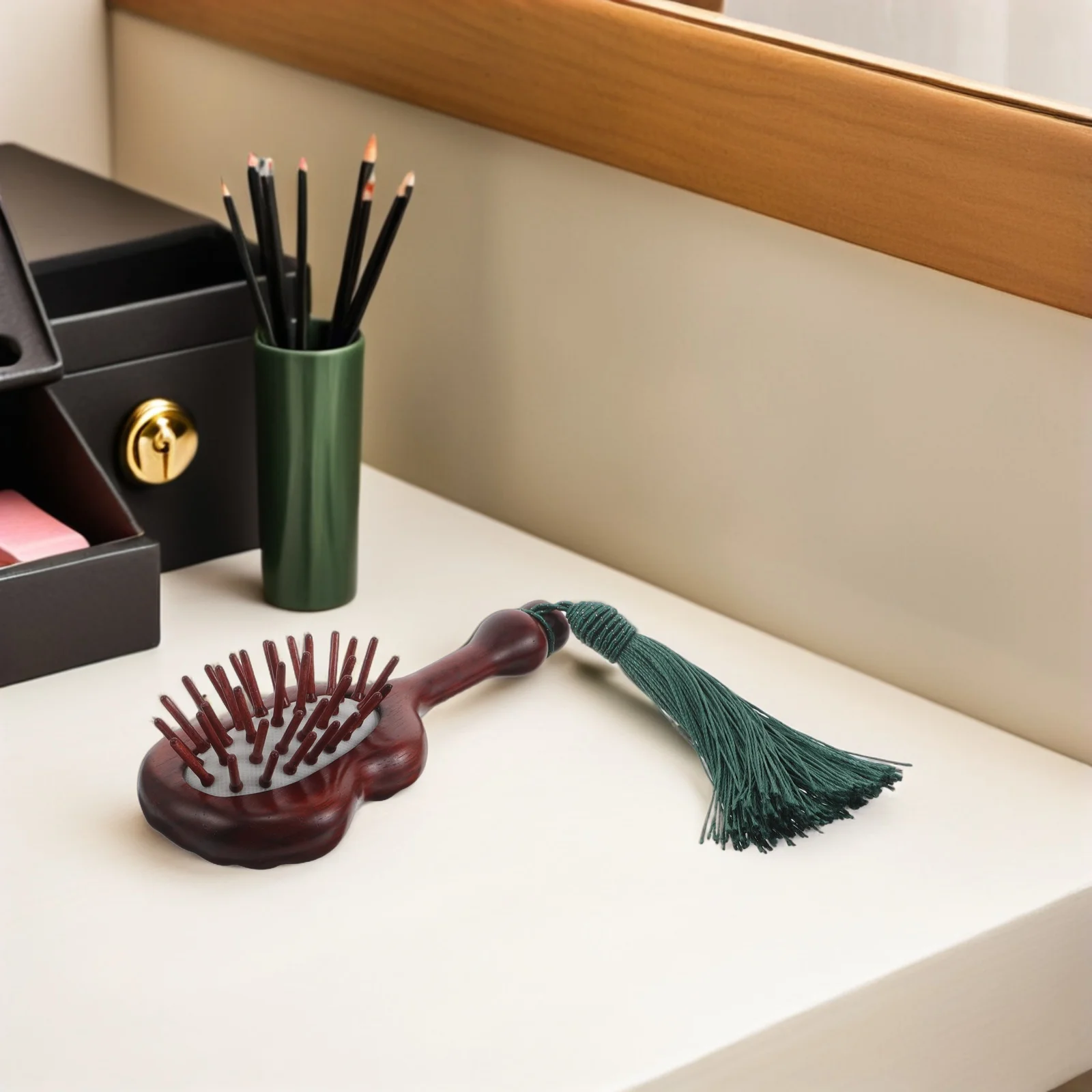 

Comb Cushion Structure Banana Fan Design Scalp Massage Tool Gentle Detangling Brush for Curly Hair Daily Travel