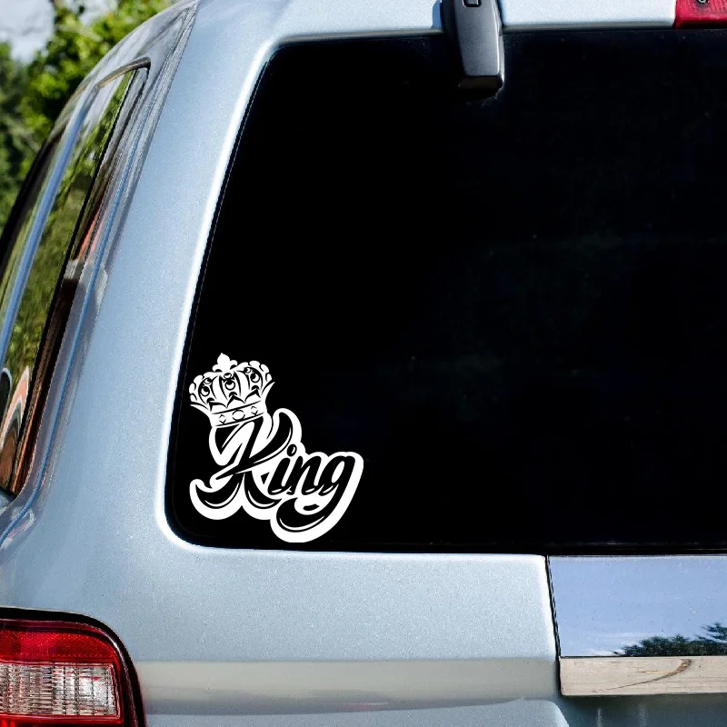 15 cm King With Crown Funny Vinyl Motorcycle Car Stickers Decal Anime Cute Car Accessories Decoration Pegatinas Para Coche Y52