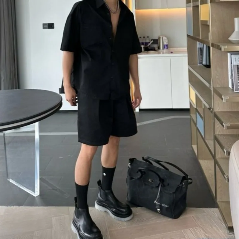 

Стильный американский комплект в гонконгском стиле: мужская рубашка с коротким рукавом и шорты больших размеров, свободный повседневный крой