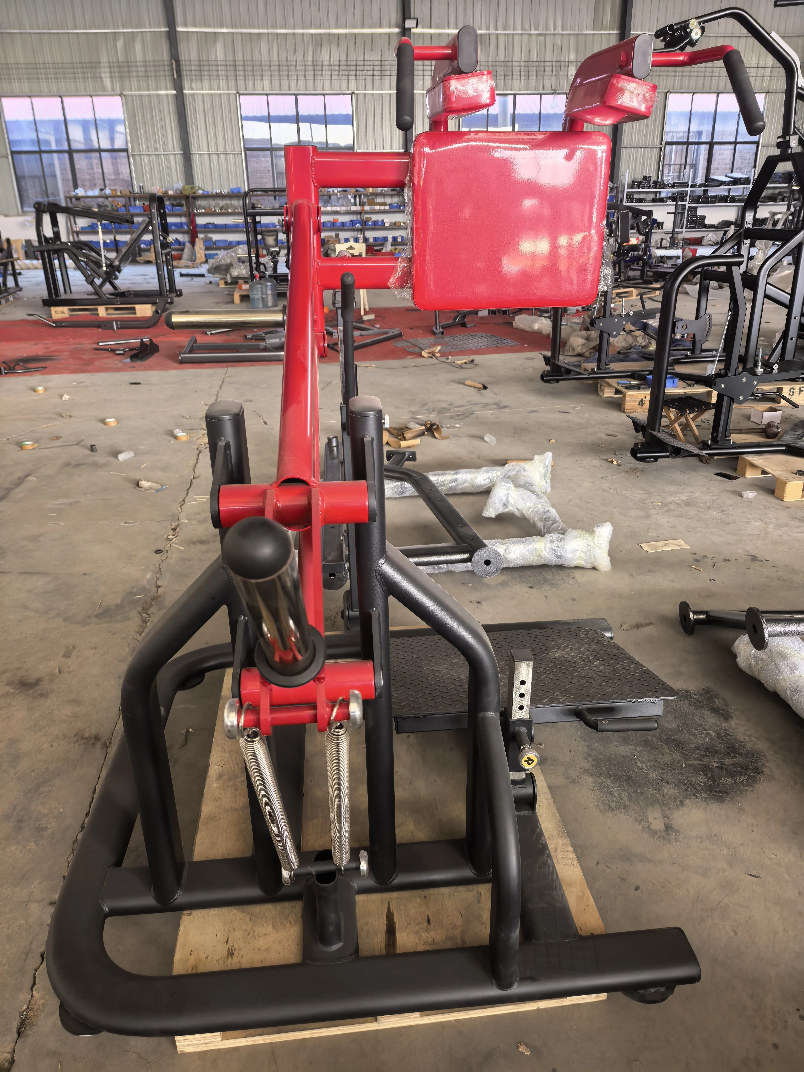 Chinese Commercial Fitness Equipment Plate-Loaded Squat Machine-Steel Construction Safety Features Gym Fitness Equipment