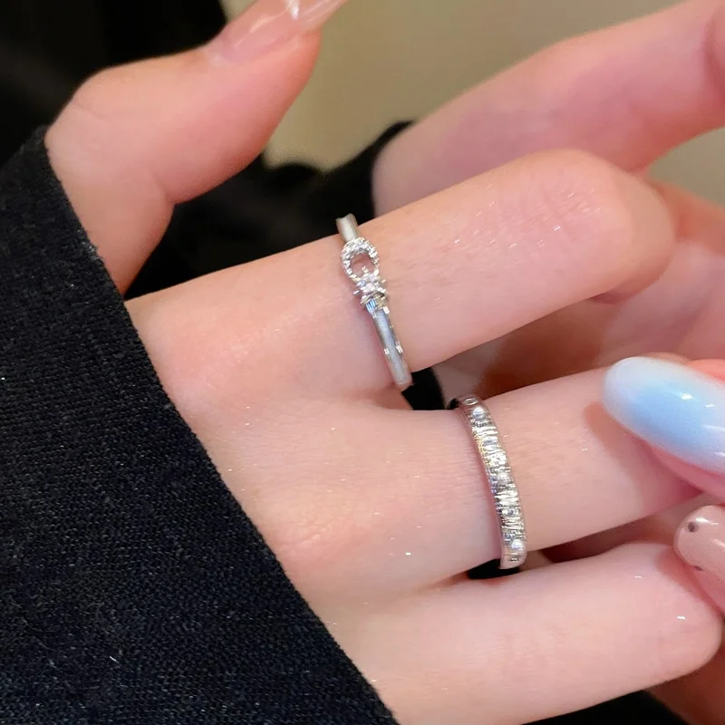 anel-aberto-de-zirconia-prateada-para-mulheres-novo-design-pequeno-2026-anel-de-dedo-para-uso-diario-estilo-casual-de-luxo