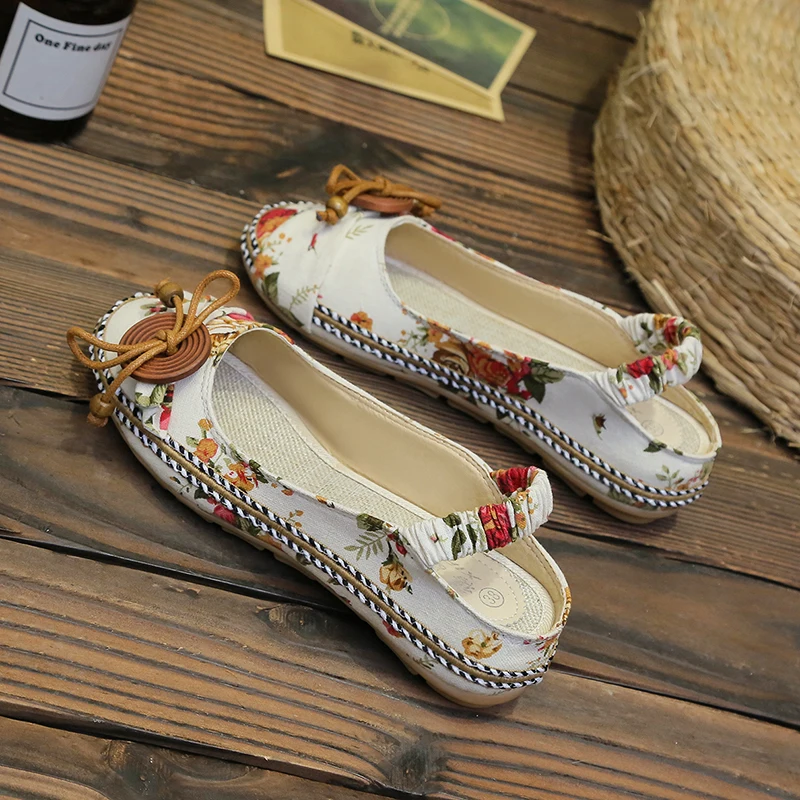 2022 Spring and Summer Fashion Trend Large Size Round Head Ethnic Style Flower Low-top Flat Heel Breathable One-word Strap Shoes