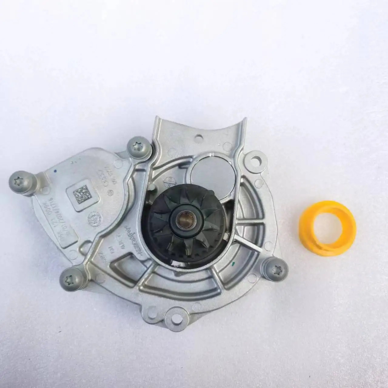 New   EA888 Engine Water Pump 06L121011F 06K121009K Thermostat Essential Component for Engine Cooling System