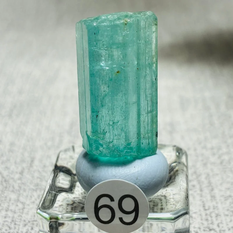 Madagascar Natural Aquamarine Rough Crystal Quartz Specimen Healing Stone for Home Desk Decor