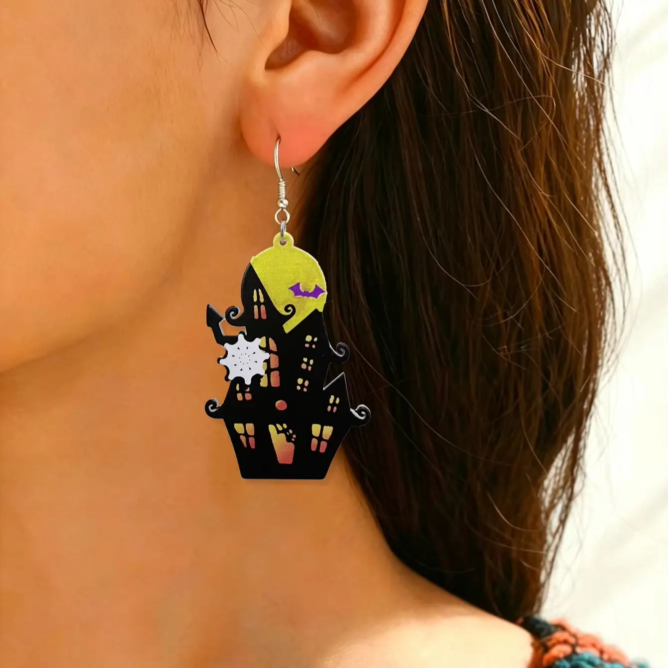 1 pair of Halloween haunted house style dangling earrings, acrylic creepy castle pendant earrings with moon, bat, and ghost prints, suitable for cosplay themed parties, autumn and winter holiday earrings